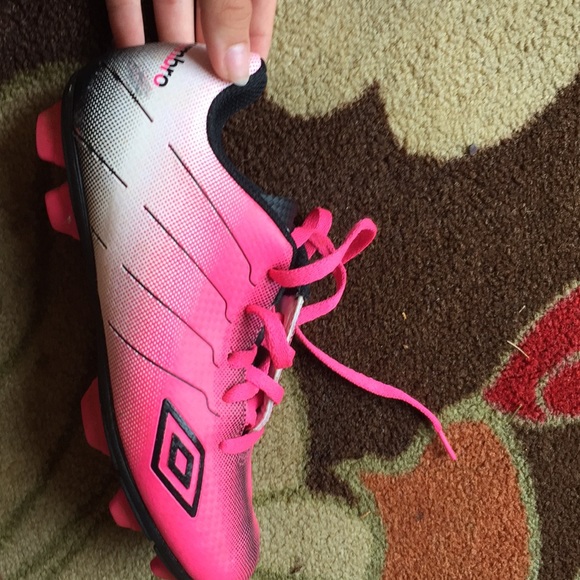 Umbro  white and pink soccer shoes almost new - Picture 7 of 7